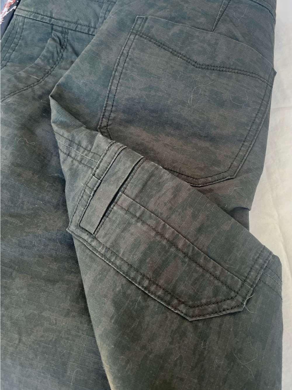 Slightly Curvy Crop Pants - Picture 5 of 10